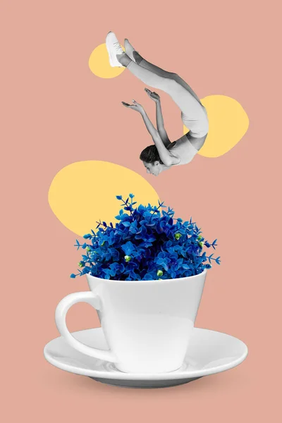 垂直創造的なコラージュの飛行平和的な女の子の黒白の色秋のコーヒーカップ花の絵の背景に孤立 — ストック写真
