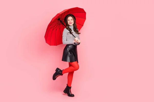 Foto Adorable Elegante Dama Moda Paseo Parisino Bajo Proteger Parasol —  Fotos de Stock