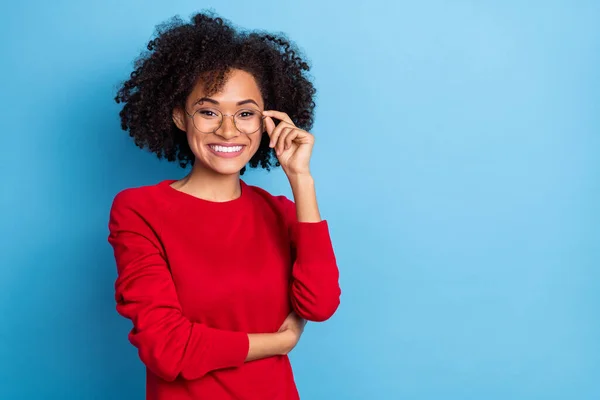 Foto Carino Dolce Giovane Donna Indossare Maglia Maglione Occhiali Spazio — Foto Stock