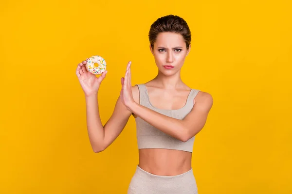 Retrato Menina Esportiva Atraente Recusando Donut Não Parar Decisão Sinal — Fotografia de Stock