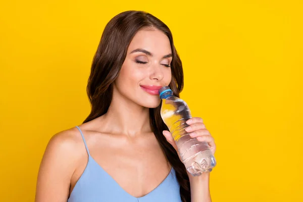 Foto Joven Atractiva Mujer Feliz Sonrisa Positiva Disfrutar Beber Agua —  Fotos de Stock