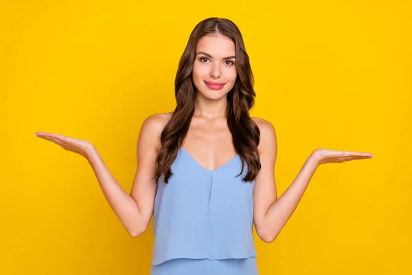 Foto Van Jonge Aantrekkelijke Vrouw Gelukkig Positieve Glimlach Houden Hand — Stockfoto