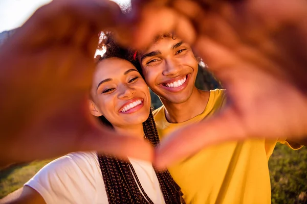 Portrait Attractive Positive Cheerful Couple Life Partners Bonding Showing Heart — Stockfoto