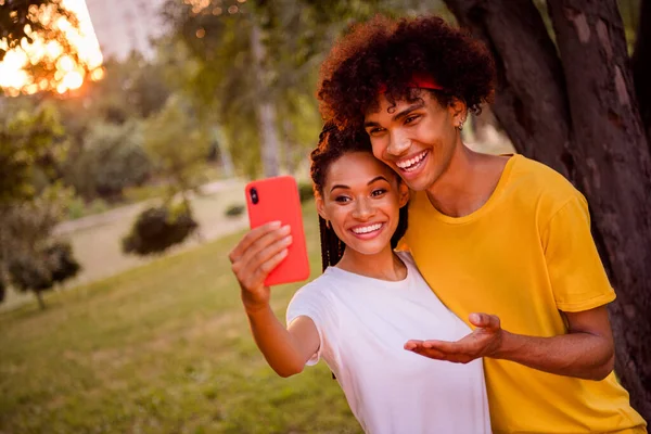 Portrait Handsome Beautiful Cheerful Couple Taking Selfie Blogging Post Smm — Stockfoto