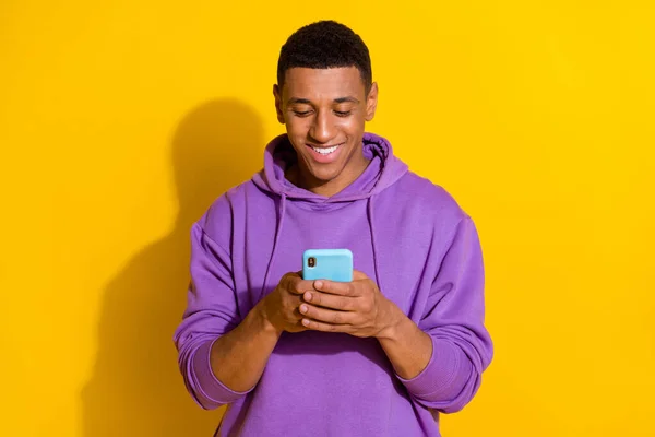 Portrait Attractive Cheerful Focused Guy Using Device Chatting Writing Texting — Stockfoto