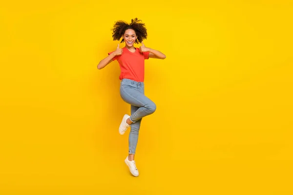 Full Body Photo Excited Attractive Lady Jump Two Hands Demonstrate — Fotografia de Stock