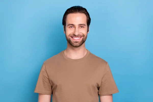 Photo Handsome Pretty Young Guy Dressed Casual Brown Clothes Smiling — Stockfoto