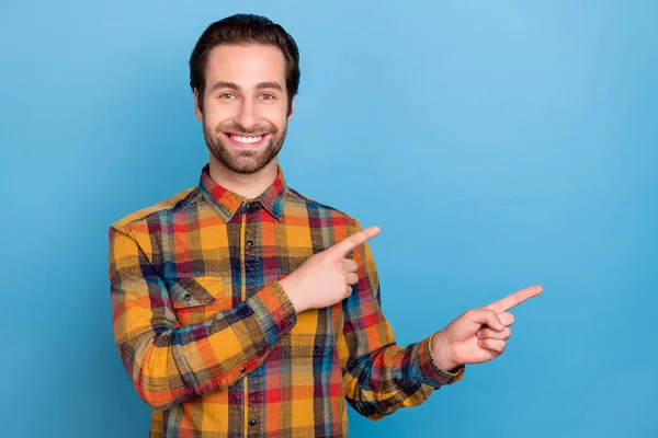 Foto Dulce Joven Guapo Usar Camisa Cuadros Brazos Pelo Sonriente — Foto de Stock