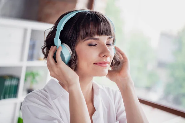 Portrait Attractive Calm Girl Meloman Listening Pop Single Melody Bass — Stockfoto
