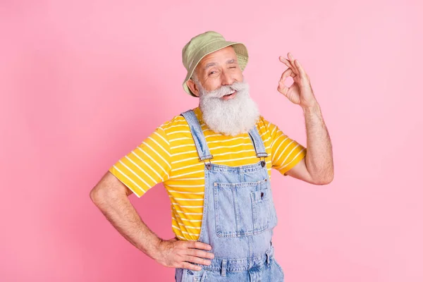 Portrait Attractive Cheerful Bearded Man Showing Sign Winking Avdert Offer — Stockfoto