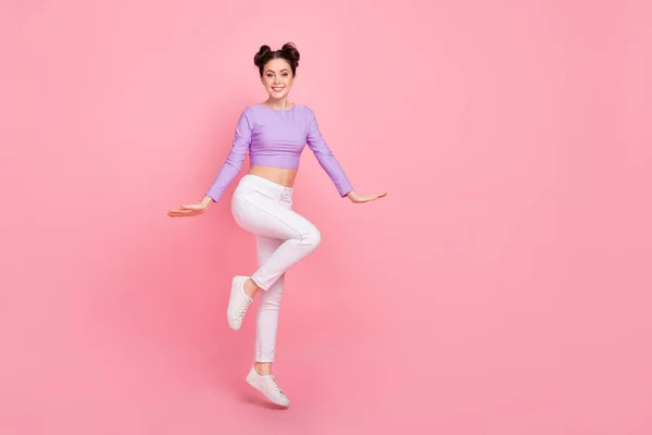 Foto Corpo Inteiro Senhora Feliz Satisfeito Divertir Pulando Sorriso Radiante — Fotografia de Stock