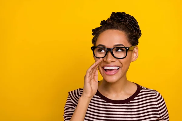 Photo Positive Cheerful Girl Hand Mouth Look Empty Space Say — Fotografia de Stock