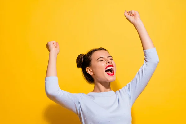 Foto Señora Positiva Extática Gritando Campeón Del Espacio Vacío Ganar —  Fotos de Stock