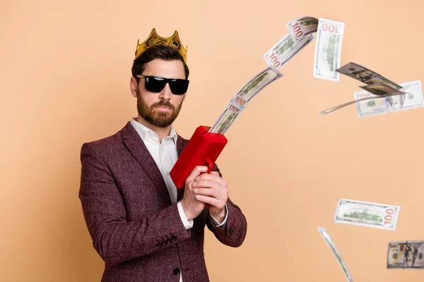 Photo Young Wealthy Businessman Investor Crown Head Shoot Money Isolated — Stock fotografie