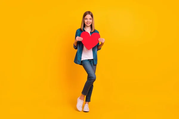 Full Body Portrait Adorable Cheerful Girl Hold Large Heart Symbol — Fotografia de Stock