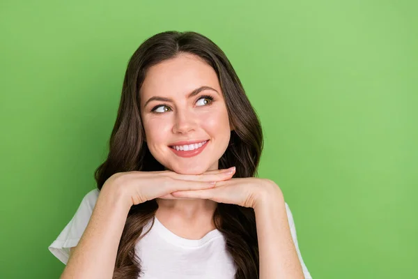 Photo Thoughtful Pretty Woman Dressed White Shirt Arms Chest Looking — Stockfoto