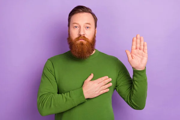 Photo Serious Brutal Redhead Man Giving You Oath Promise Touch — Foto de Stock