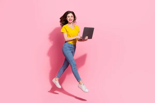 Full Length Photo Impressed Millennial Brunette Lady Run Laptop Wear — Stockfoto