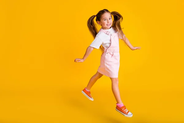Photo Pretty Cute School Girl Wear Summer Overall Jumping High — Fotografia de Stock