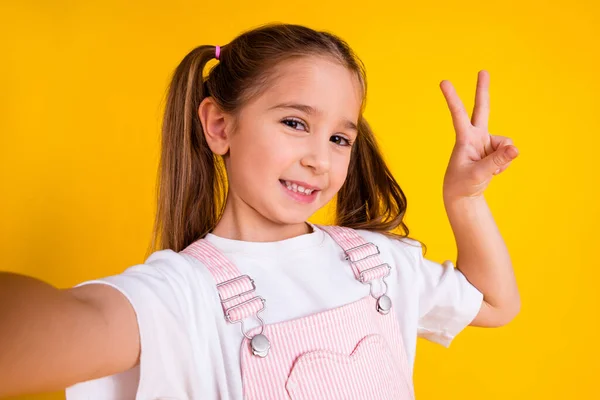 Photo Cute Charming Preschool Lady Dressed Pink Clothes Recording Self — Fotografia de Stock