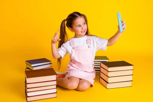 Photo Funny Cute School Girl Wear Summer Overall Tacking Selfie — ストック写真