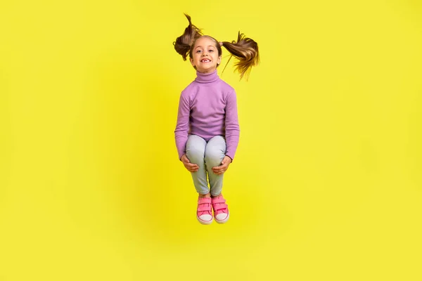 Teljes Méretű Fotó Szép Gyerek Lány Jumping Magas Elszigetelt Élénk — Stock Fotó