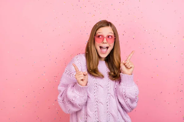 Photo Excited Girl Dressed Knitted Pullover Heart Sunglass Pointing Empty — Stockfoto