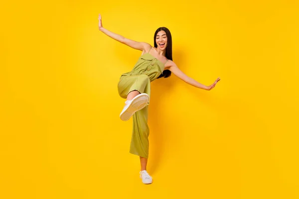 Full Length Photo Overjoyed Cheerful Vietnamese Girl Dance Have Good — Stockfoto