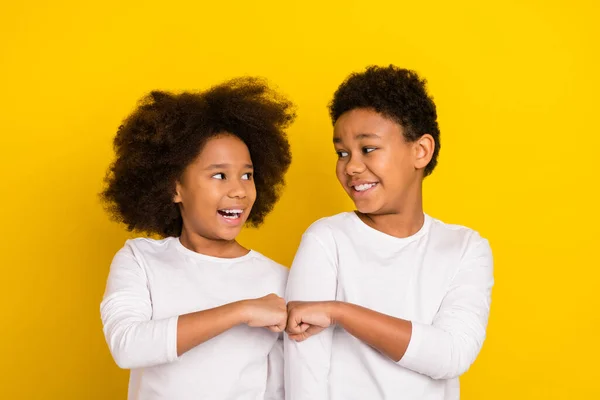 Photo Two Positive Siblings Look Each Other Hand Give Fist — Foto Stock