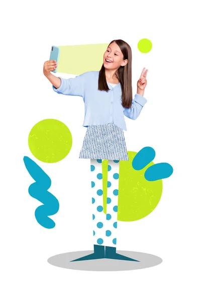 Вертикальный Коллаж Иллюстрация Положительный Смешной Ребенок Держать Телефон Сделать Селфи — стоковое фото