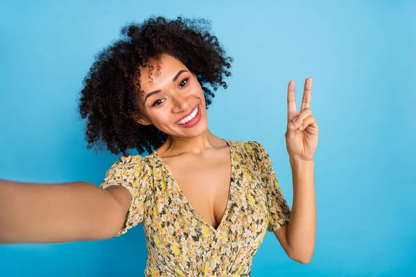 Photo Friendly Sweet Lady Dressed Print Outfit Tacking Selfie Showing — Stock Photo, Image