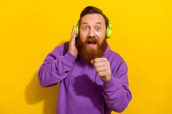 Photo Sweet Funky Guy Dressed Purple Sweater Headphones Singing Microphone —  Fotos de Stock