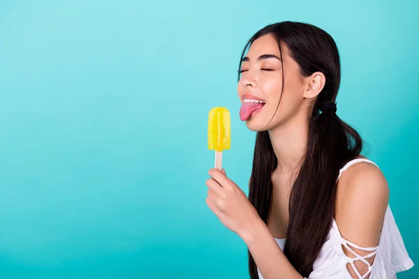 Photo Cute Adorable Lady Licking Fresh Cold Fruity Popsicle Season — Photo