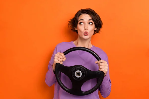 Photo Impressed Shocked Lady Wear Violet Sweatshirt Riding Car Looking — Stok fotoğraf