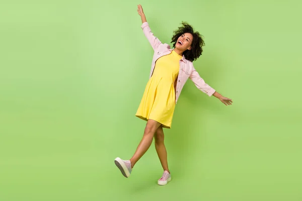 Full Size Photo Cheerful Girl Traveling Walk Date Look Laughing — Stockfoto