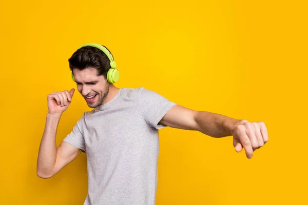 Photo Cute Brunet Millennial Guy Enjoy Music Wear Earphones Grey — Stock fotografie