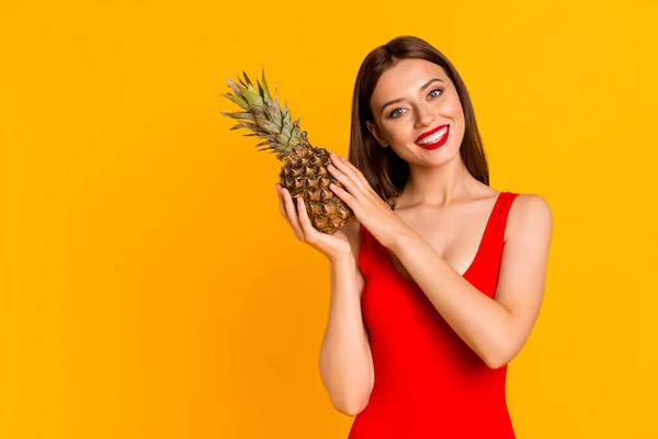 Portrait Positive Stunning Charming Lady Recommend Organic Tasty Ananas Ripe — ストック写真