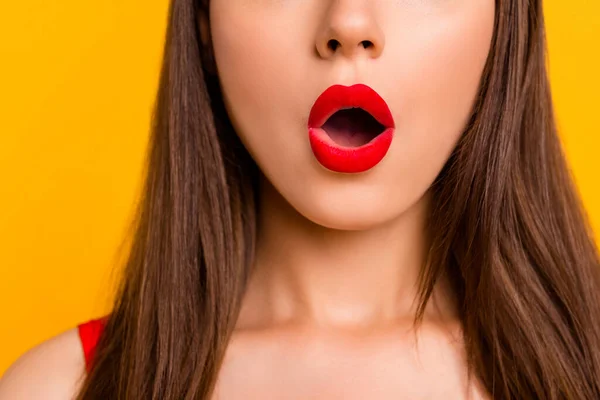 Cropped Close Photo Shocked Gorgeous Girl Red Lips Open Mouth — Photo