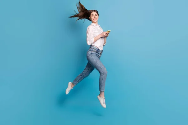 Full Length Body Size View Attractive Girl Using Gadget Jumping — Stockfoto