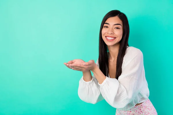 Portrait Adorable Cheerful Girl Arms Palms Hold Demonstrate Empty Space — ストック写真