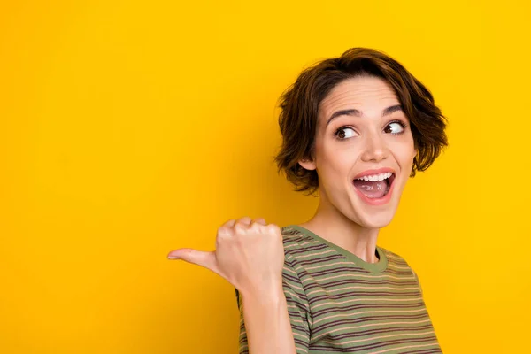 Closeup Photo Young Attractive Woman Wear Khaki Shirt Pointing Finger — ストック写真