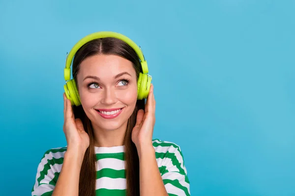 Photo Funky Millennial Lady Listen Music Look Wear Earphones Green — Stockfoto