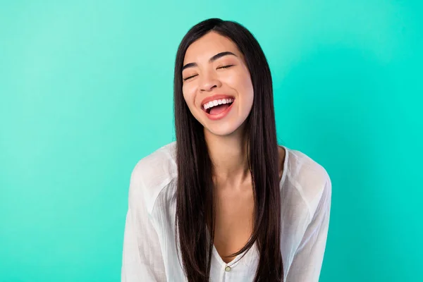 Photo Satisfied Adorable Indonesian Girl Closed Eyes Toothy Smile Laughing — Foto Stock