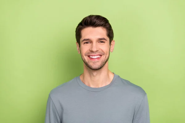 Photo Cool Millennial Brunet Guy Wear Grey Shirt Isolated Green — Foto de Stock