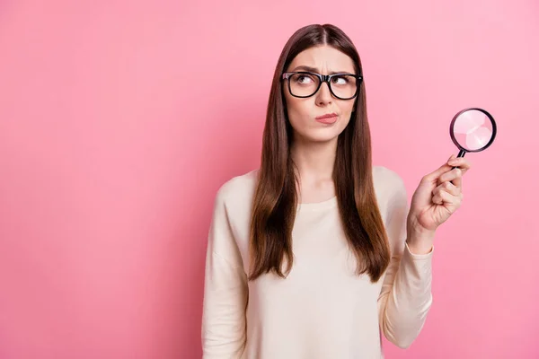 Portrait Attractive Suspicious Girl Using Loupe Copy Space Isolated Pink — 图库照片