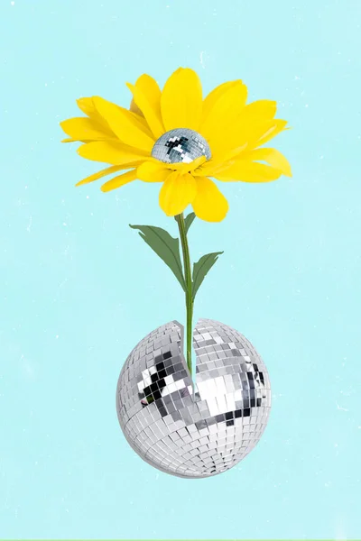 Pionowy Kolaż Kompozytowy Ilustracja Ogromnego Wzrostu Kwiatów Disco Ball Izolowane — Zdjęcie stockowe