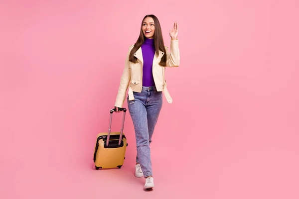 Full Length Photo Impressed Young Lady Valise Wave Look Promo — Fotografia de Stock