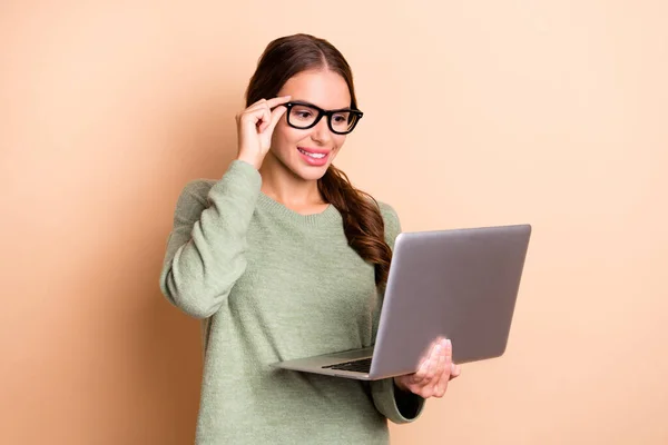 Photo Confident Sweet Girl Dressed Green Pullover Hand Eyewear Working — Stockfoto