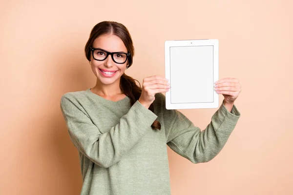 Photo Sweet Cute Girl Dressed Green Pullover Eyewear Modern Device — Stockfoto