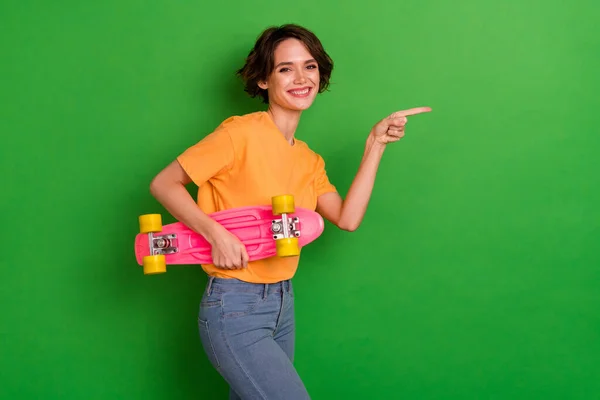 Photo Cheerful Pretty Person Arm Hold Skate Board Indicate Finger — Stockfoto